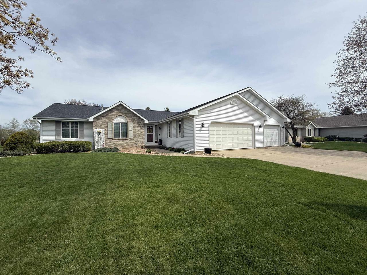 Property Photo: 1627 East Williams Drive WI 53511
