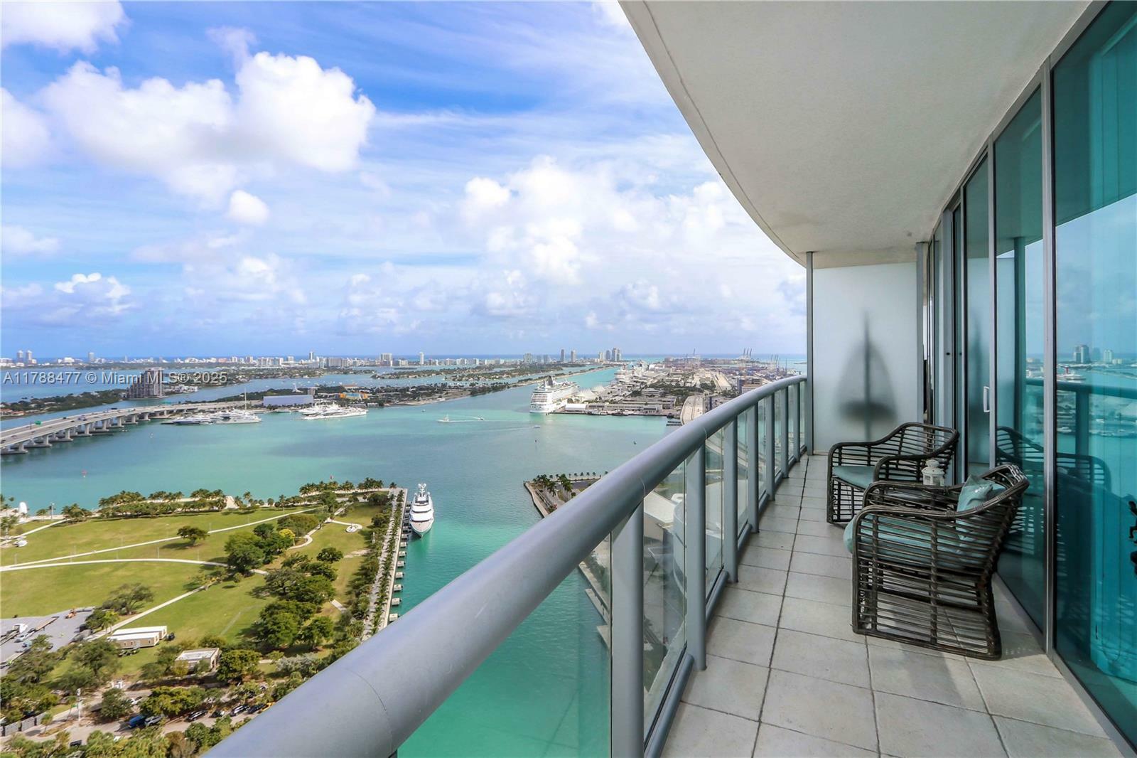 Property Photo: 888 Biscayne Blvd 3712 FL 33132