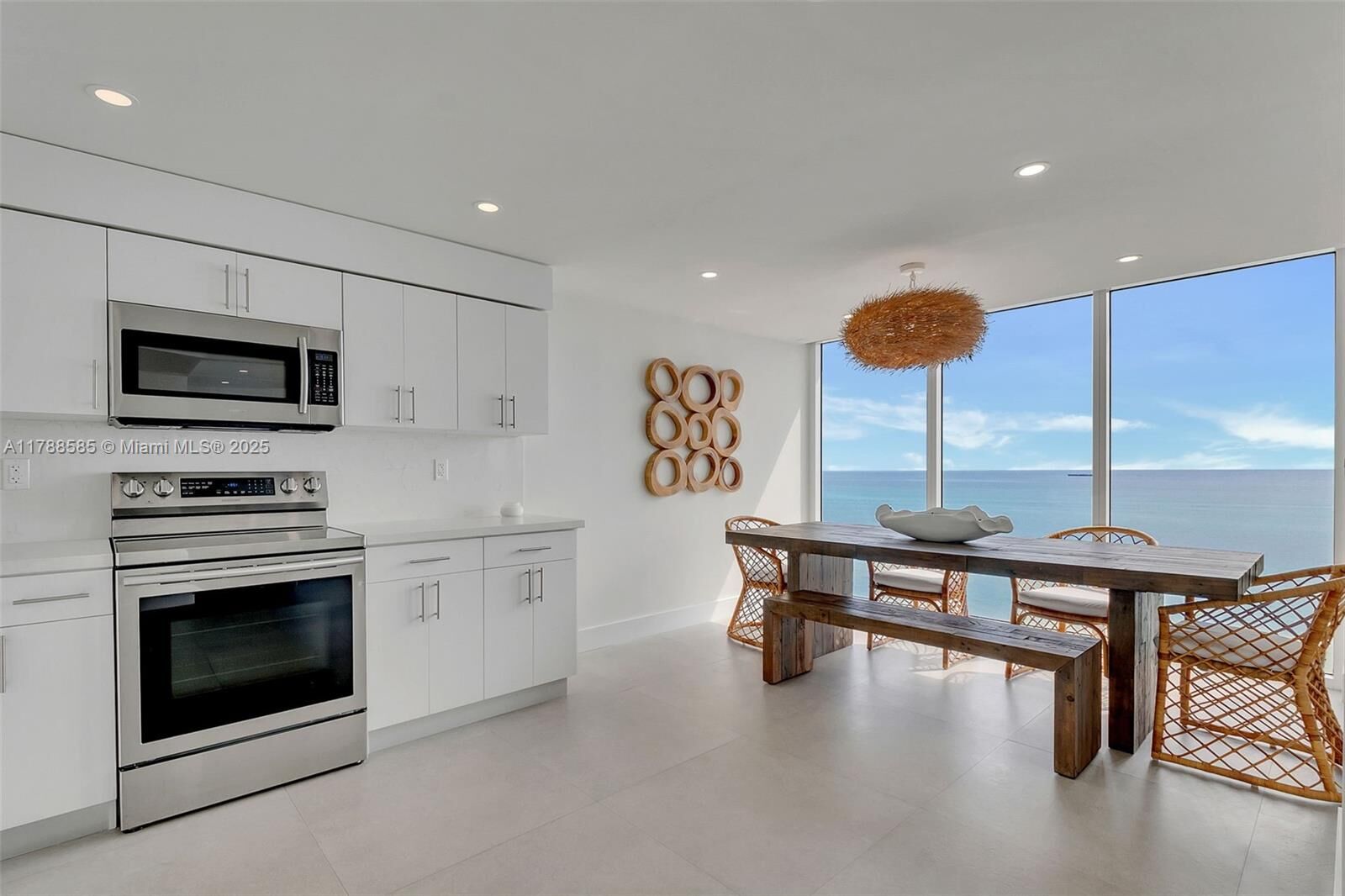 Property Photo:  2401 Collins Ave 1602  FL 33140 