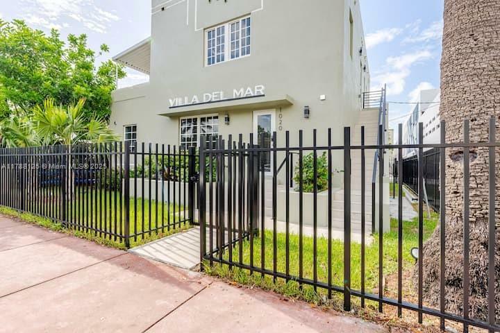 1020 6th St  Miami Beach FL 33139 photo