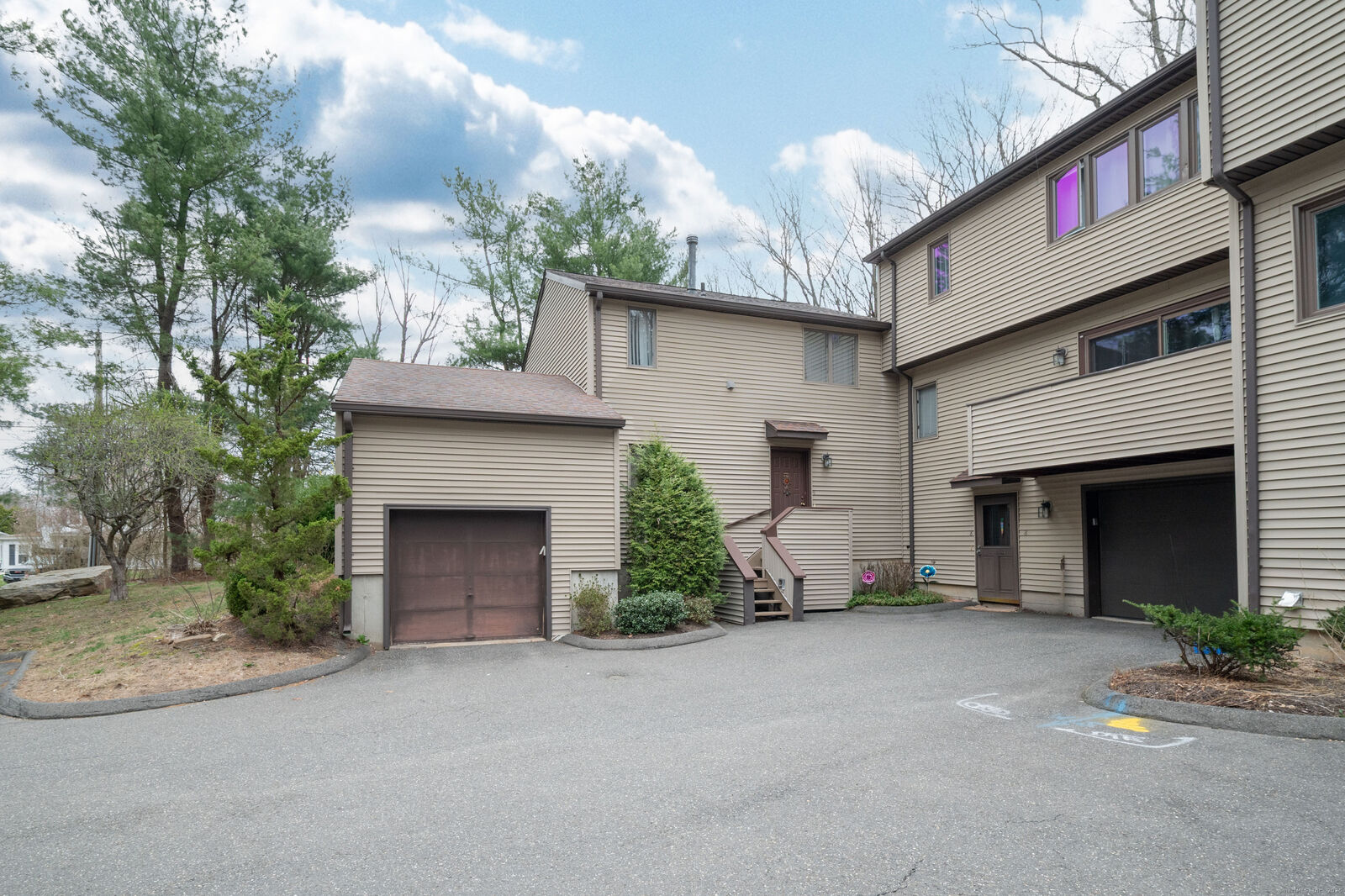 Property Photo: 9 Kings Wood Manor 9 CT 06484