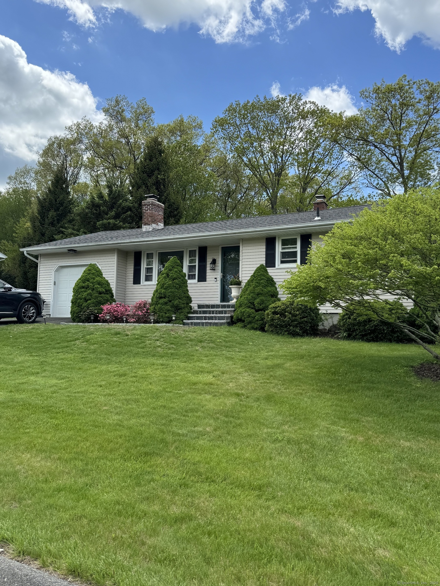 211 Crest Street  Waterbury CT 06708 photo
