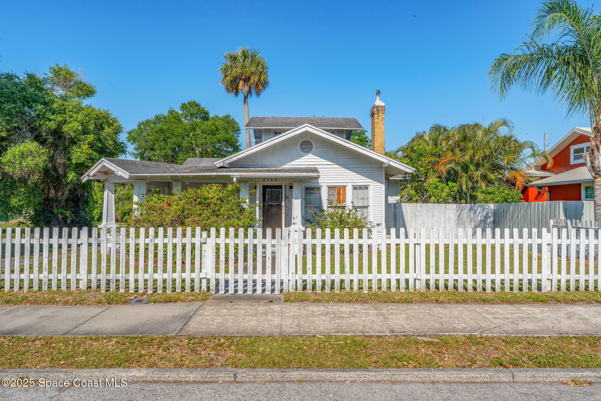 Property Photo: 2106 Vernon Place FL 32901