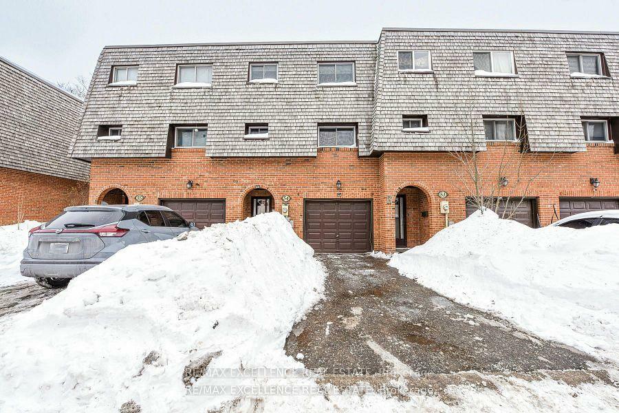 Property Photo: 54 Briar Path 10 ON L6T 2A3