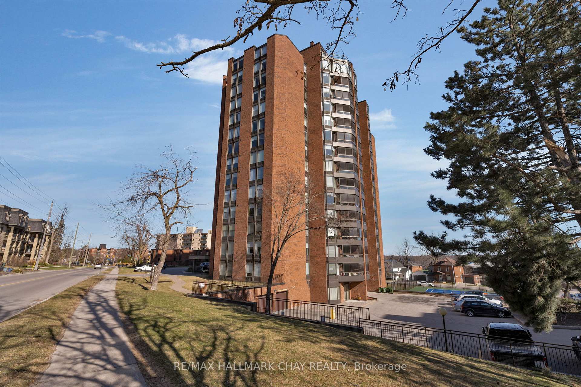Photo de la propriété:  181 Collier Street 1403  ON L4M 5L6 
