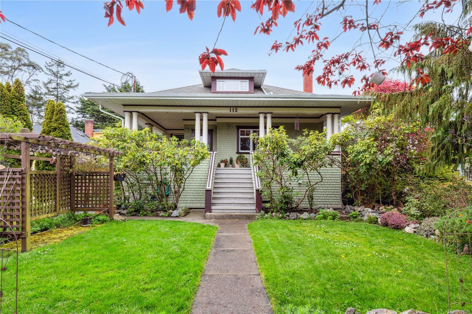 Property Photo: 112 Clarence St D BC V8V 2J2