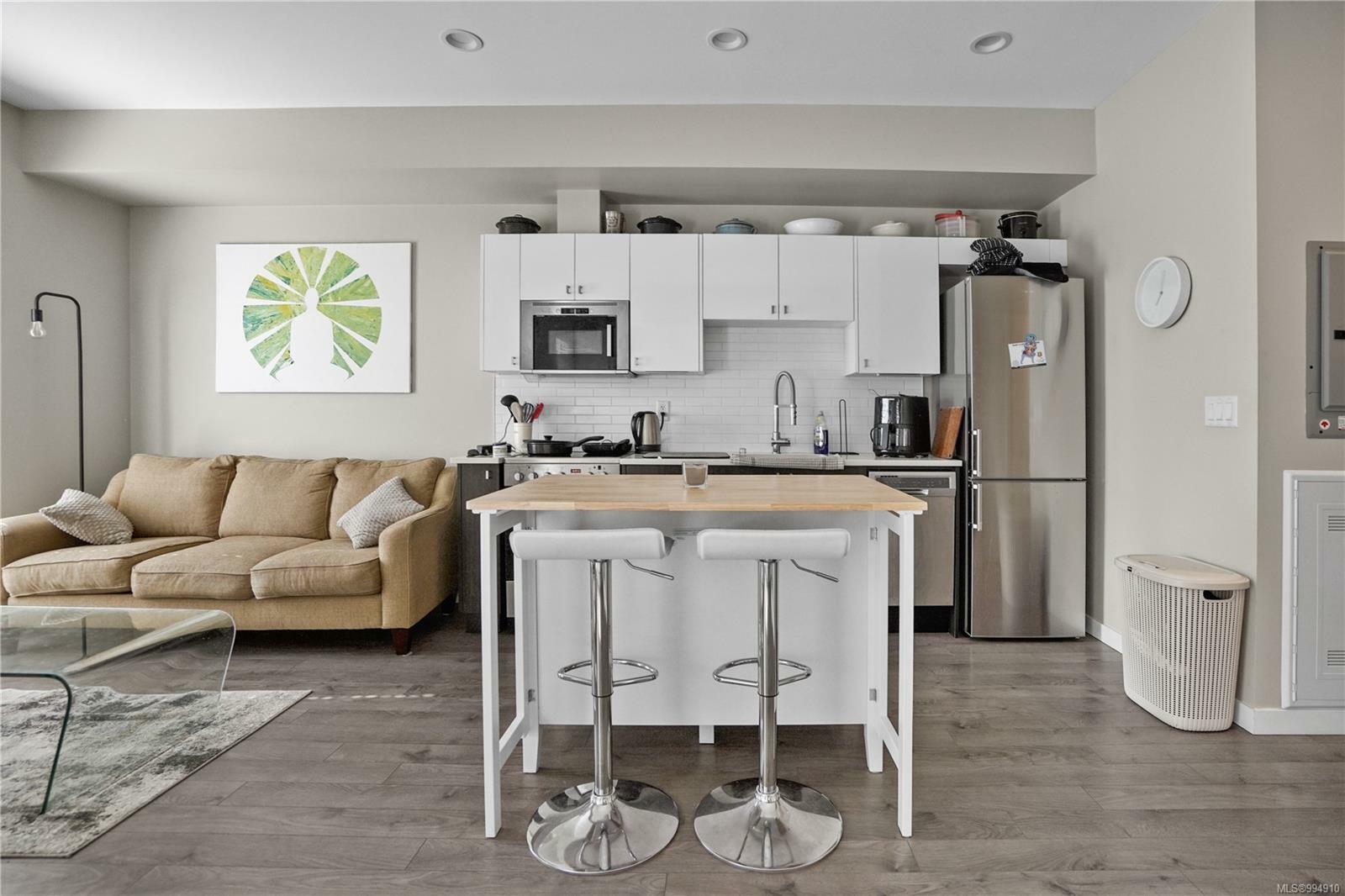 Property Photo: 767 Tyee Rd 201 BC V9A 0G5