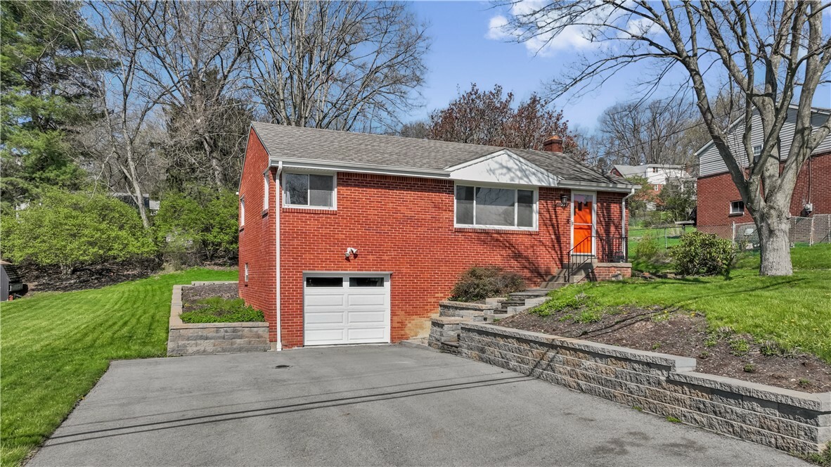 Property Photo: 23 Pontiac Rd PA 15241