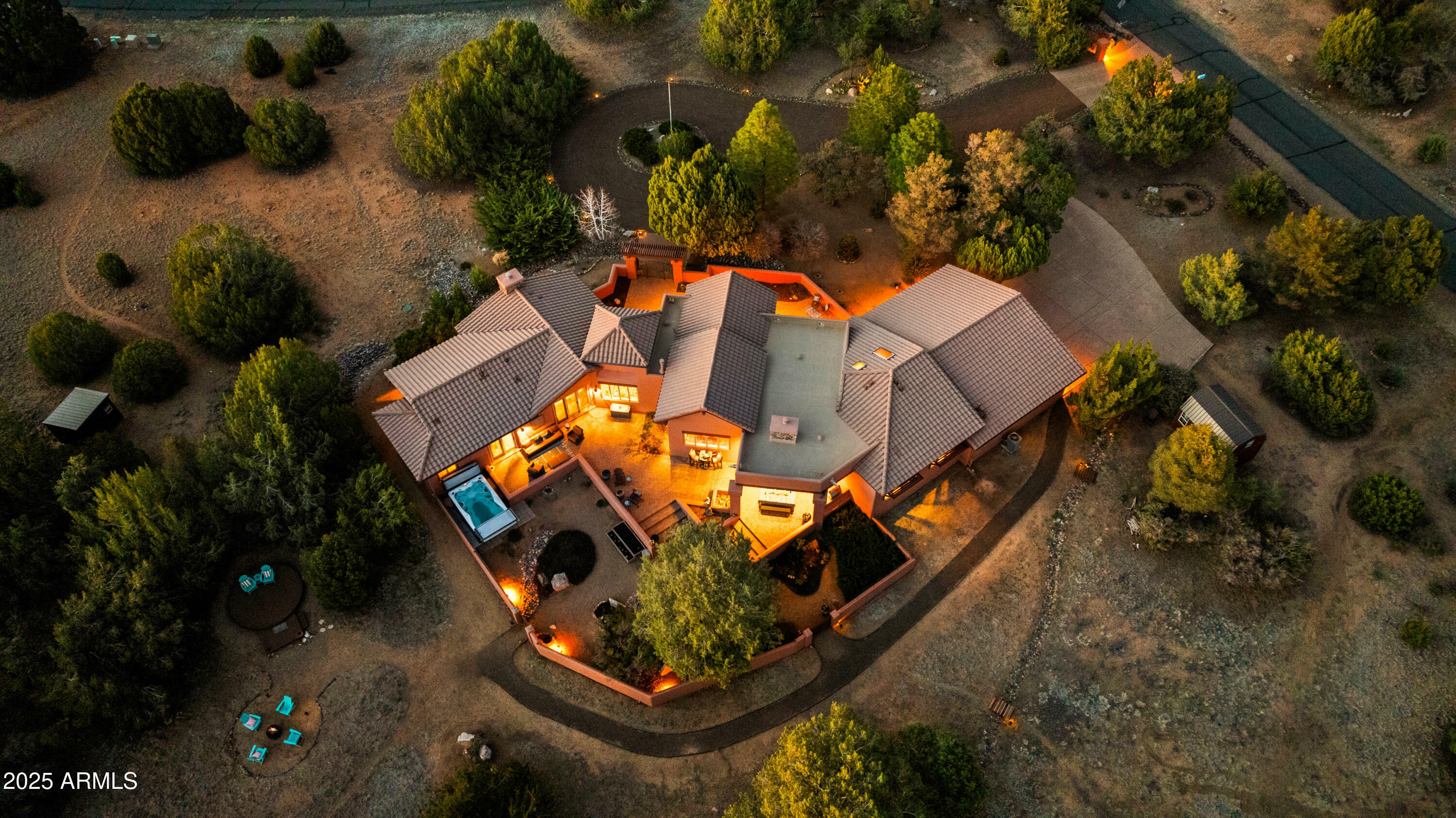 Property Photo: 13700 N Warpaint Place AZ 86305