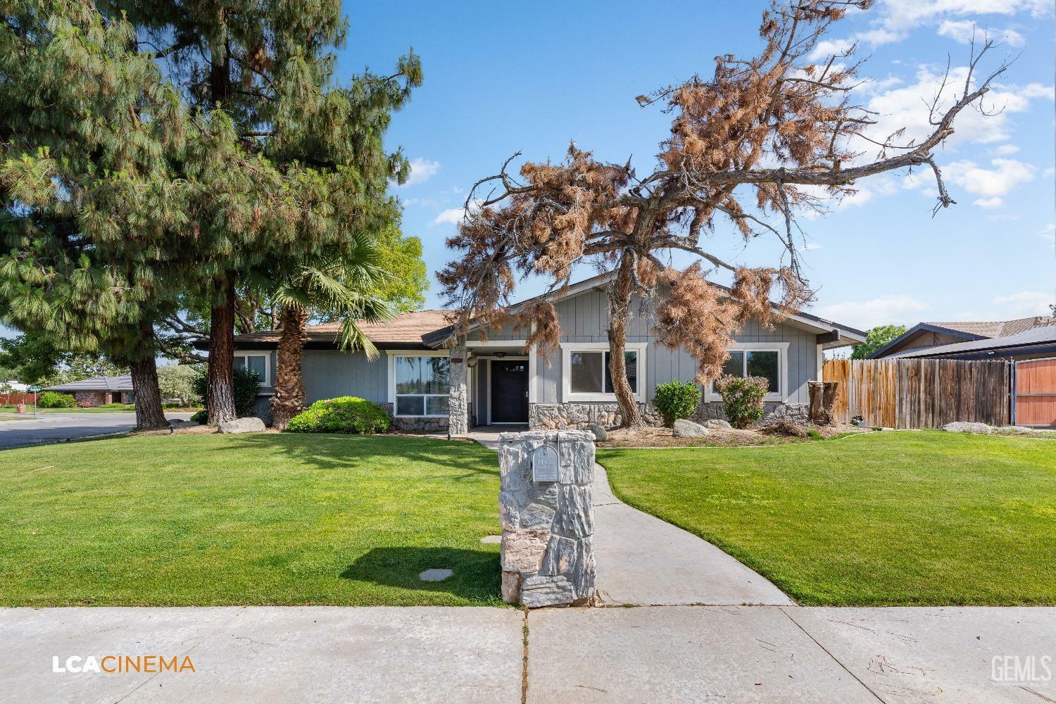 Property Photo: 7532 Cecelia Court CA 93308