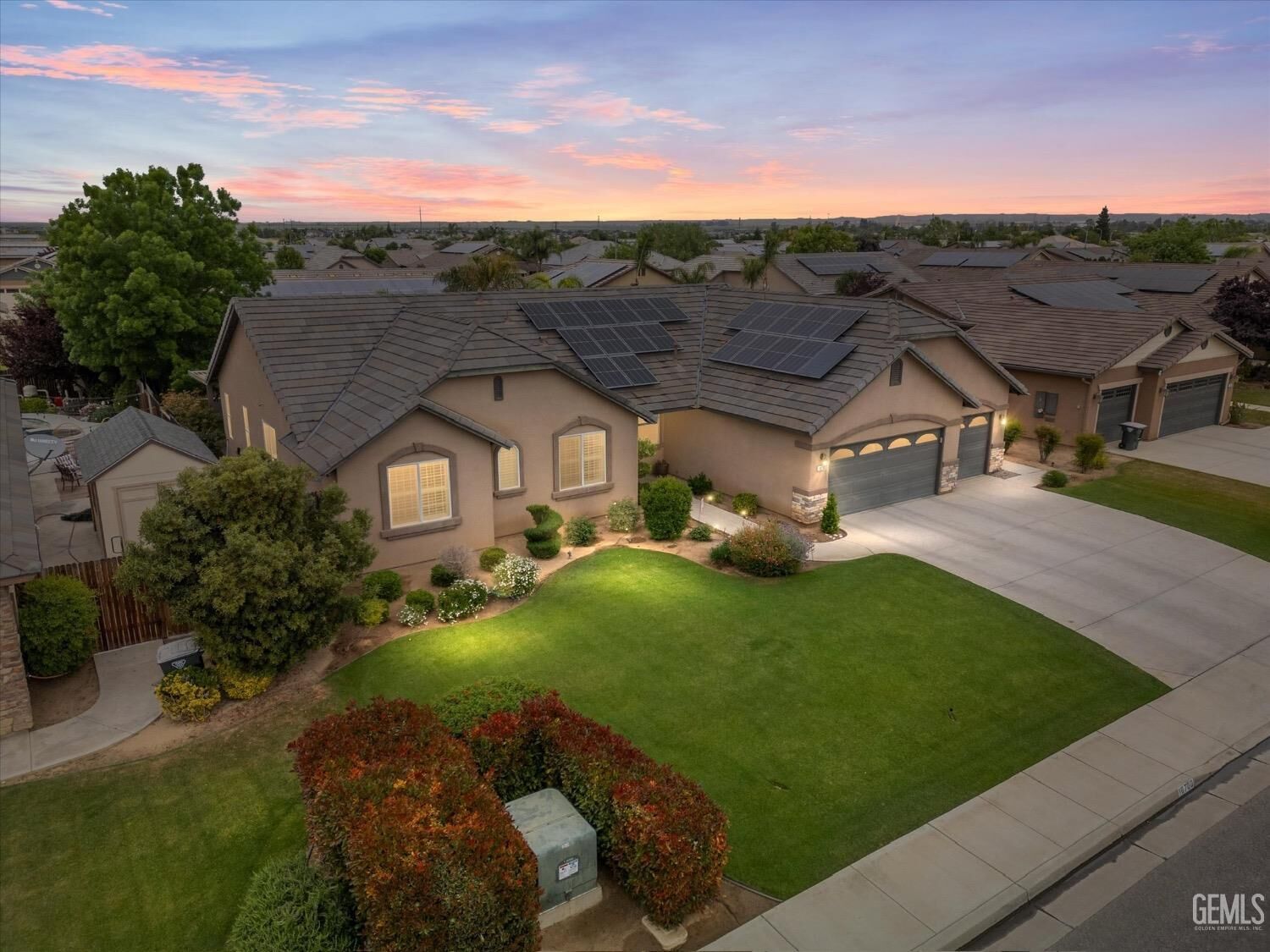 Property Photo:  10700 Valle De Erro Lane  CA 93314 