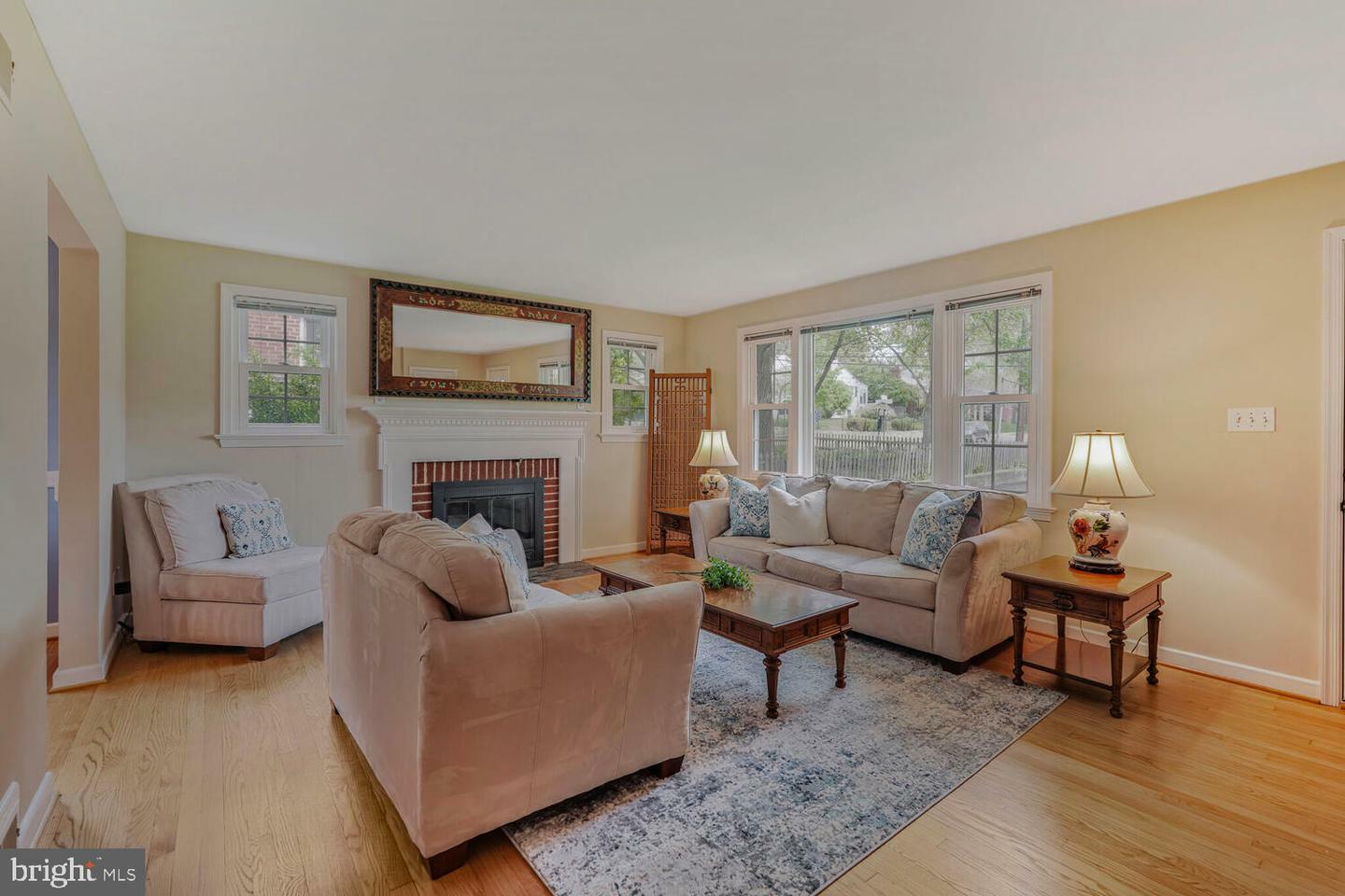 Property Photo: 2622 N Lexington Street VA 22207