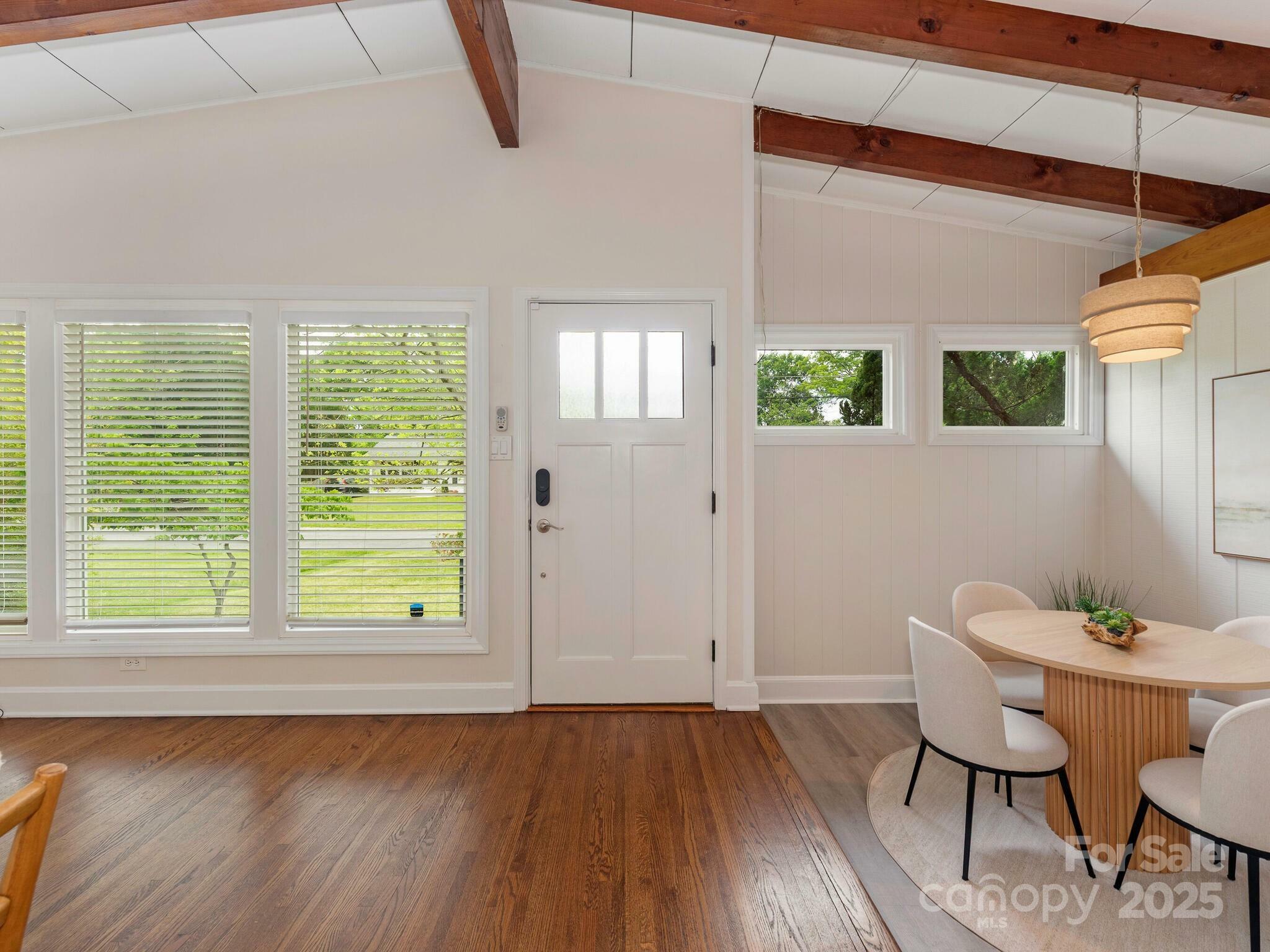Property Photo: 1438 Larkfield Lane NC 28210