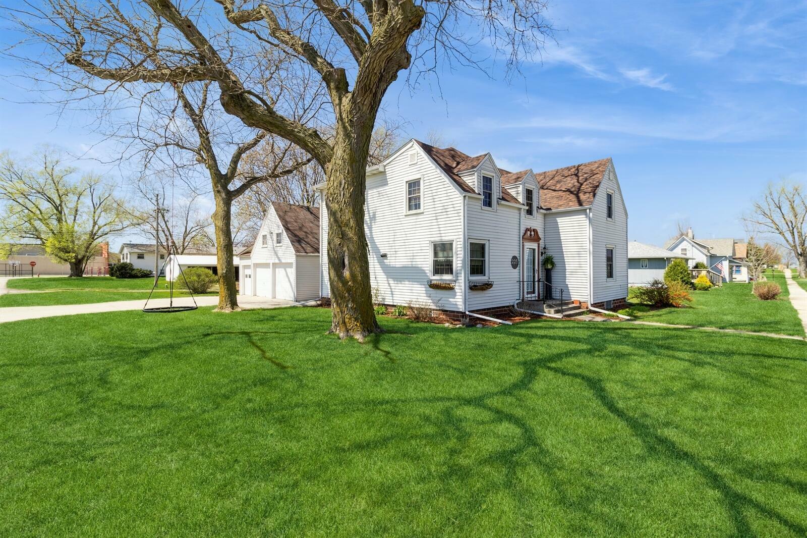 Property Photo: 225 S Vine Street IA 50236