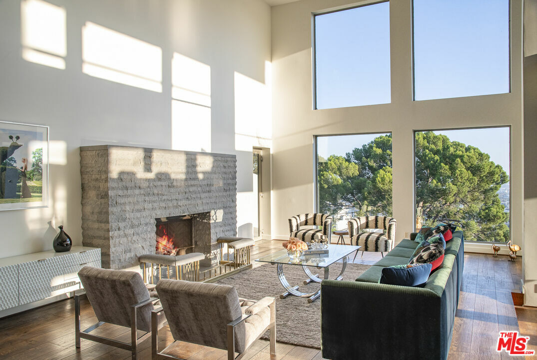 Property Photo: 2178 Castilian Dr CA 90068