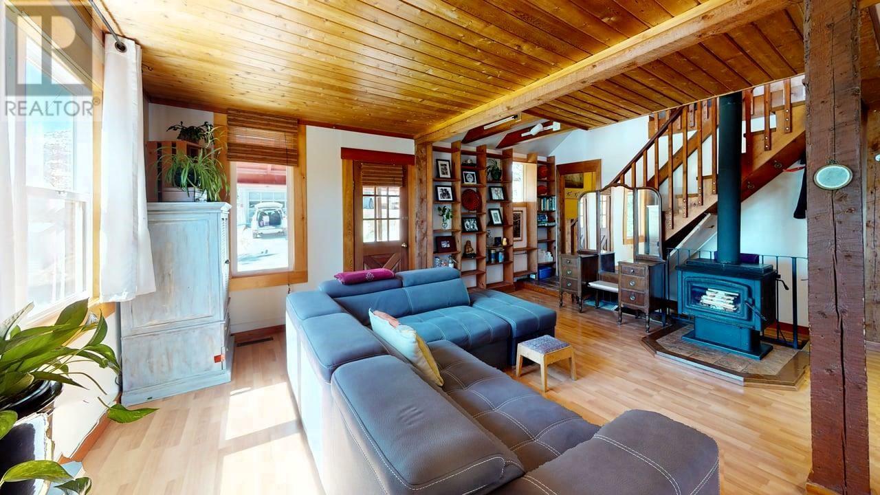 2034 Cliff Street  Rossland BC V0G 1Y0 photo
