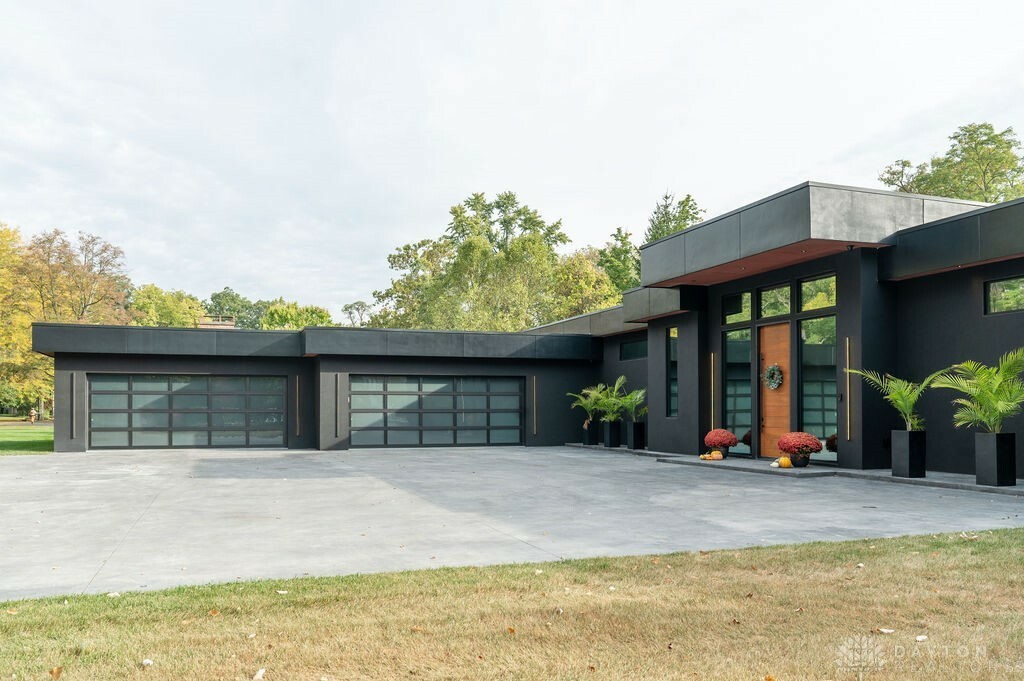 Property Photo:  2360 Signal Hill Road  OH 45504 