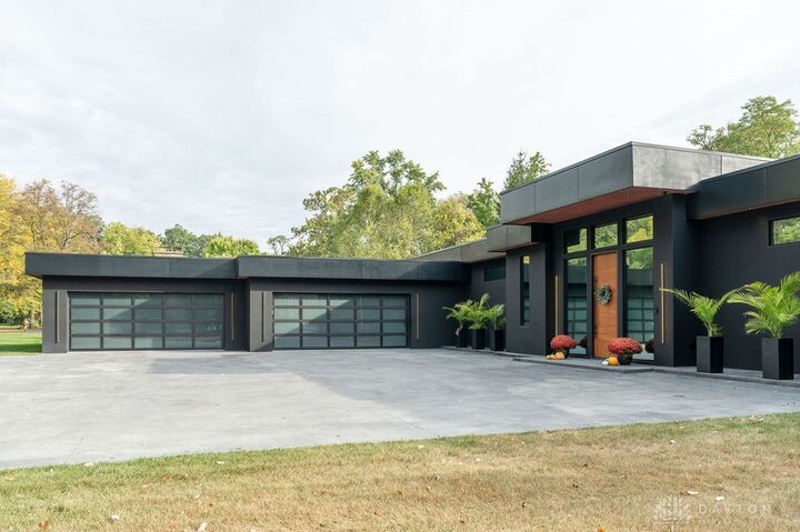Property Photo:  2360 Signal Hill Road  OH 45504 