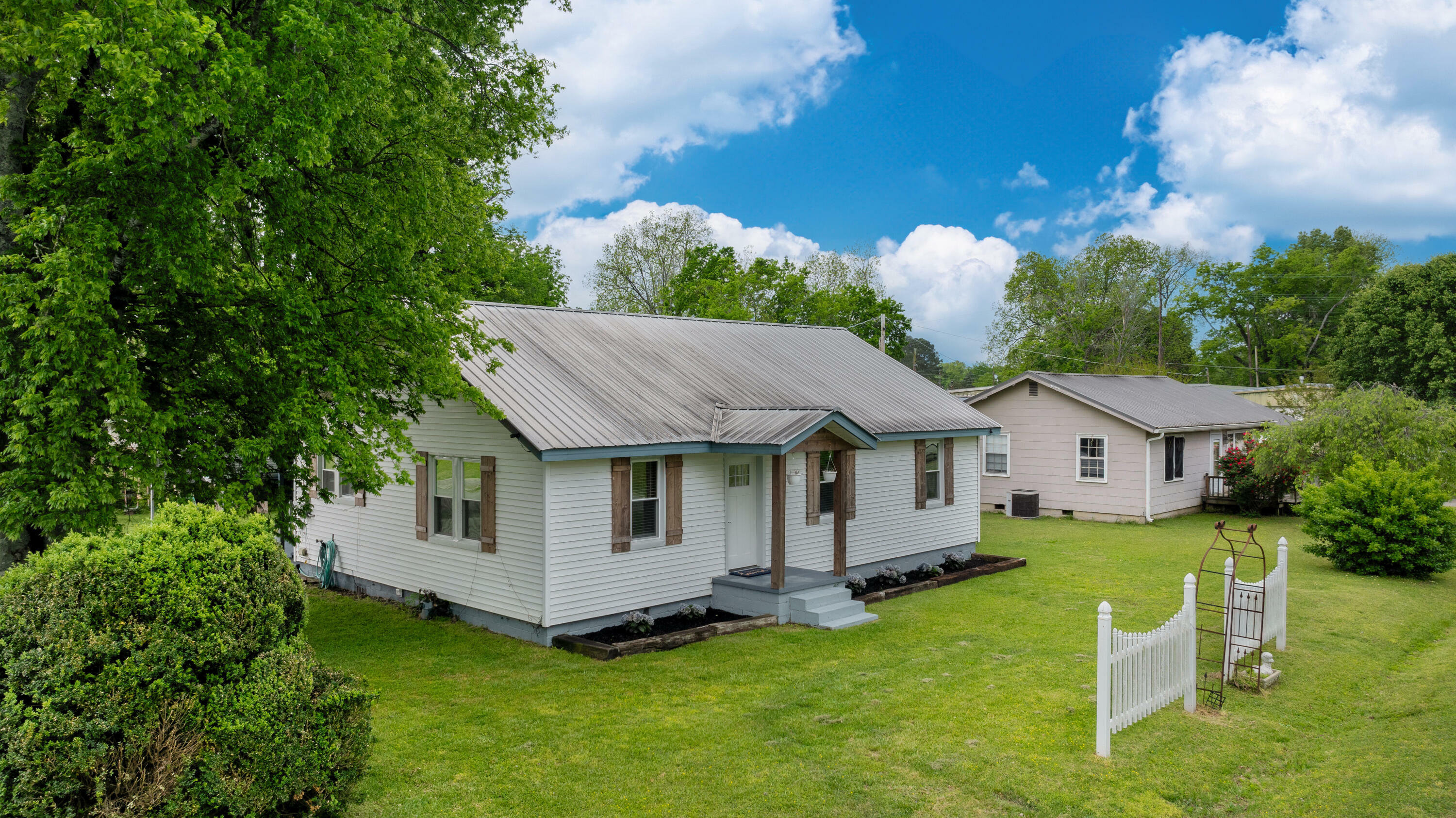Property Photo: 302 Nebraska Avenue Avenue AL 35772