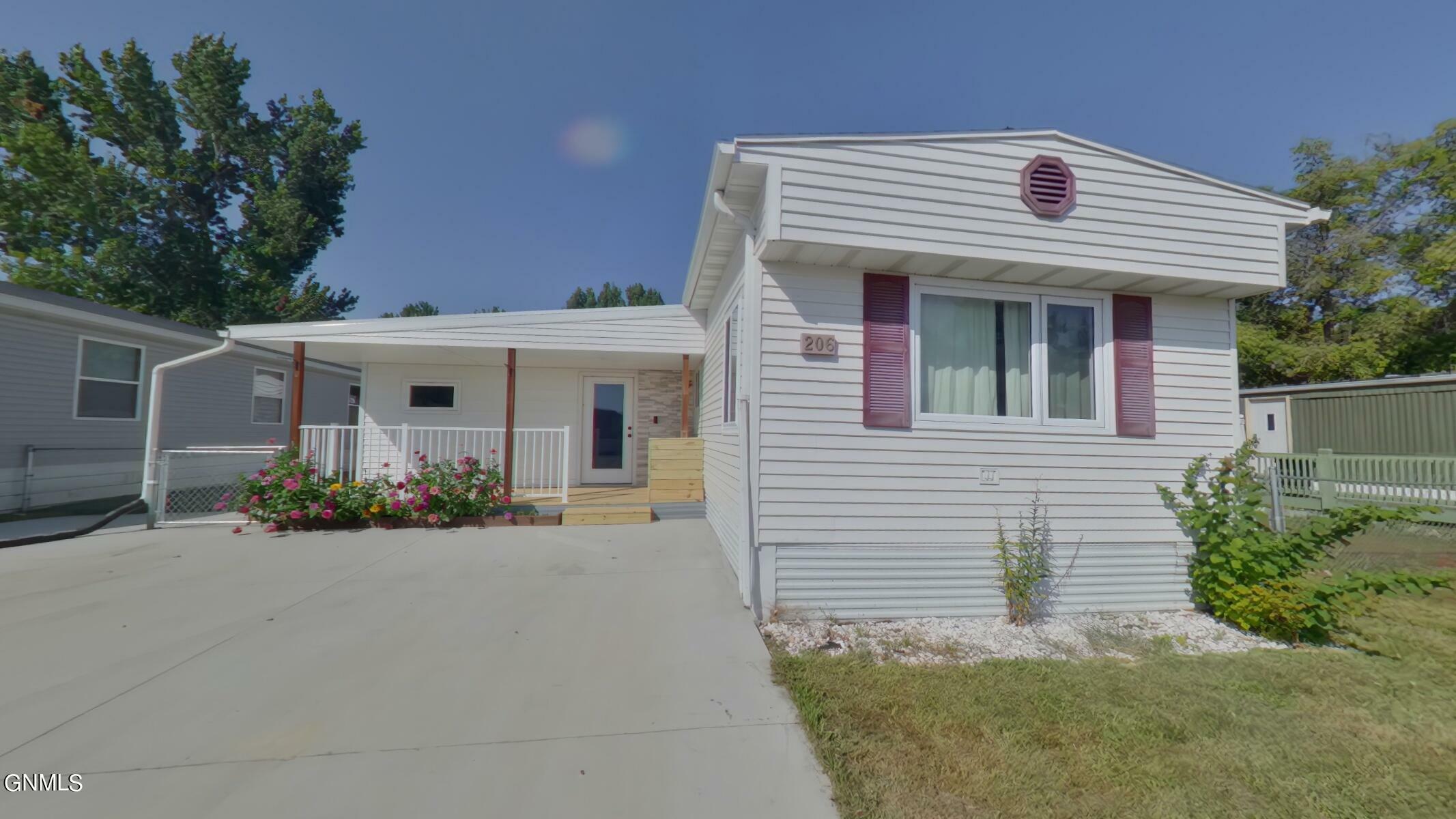 Property Photo: 206 S Prairie Lane ND 58554