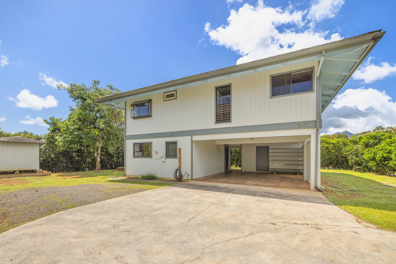 Property Photo: 2471 Liliuokalani St HI 96754