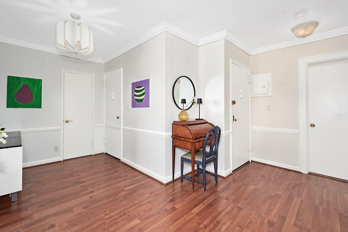 Property Photo: 8 Bryant Crescent 2bc NY 10605