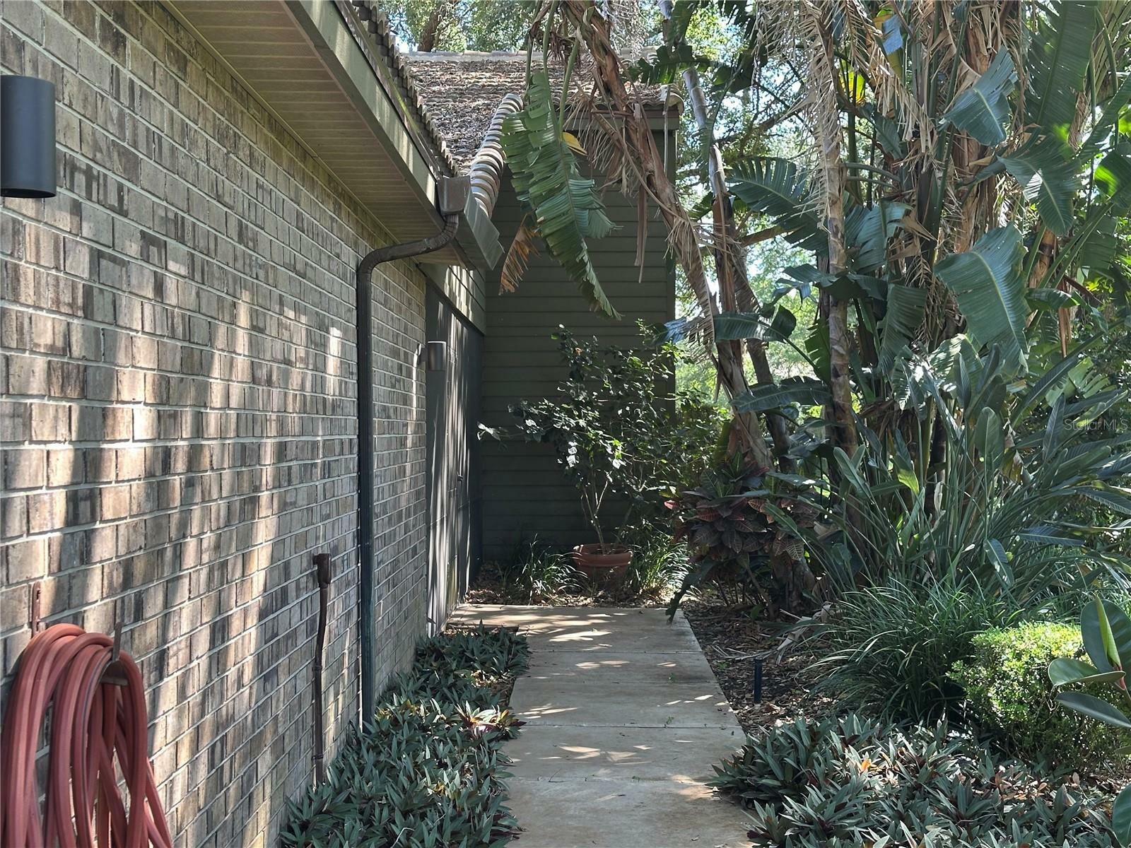 Property Photo: 104 Woden Way FL 33884