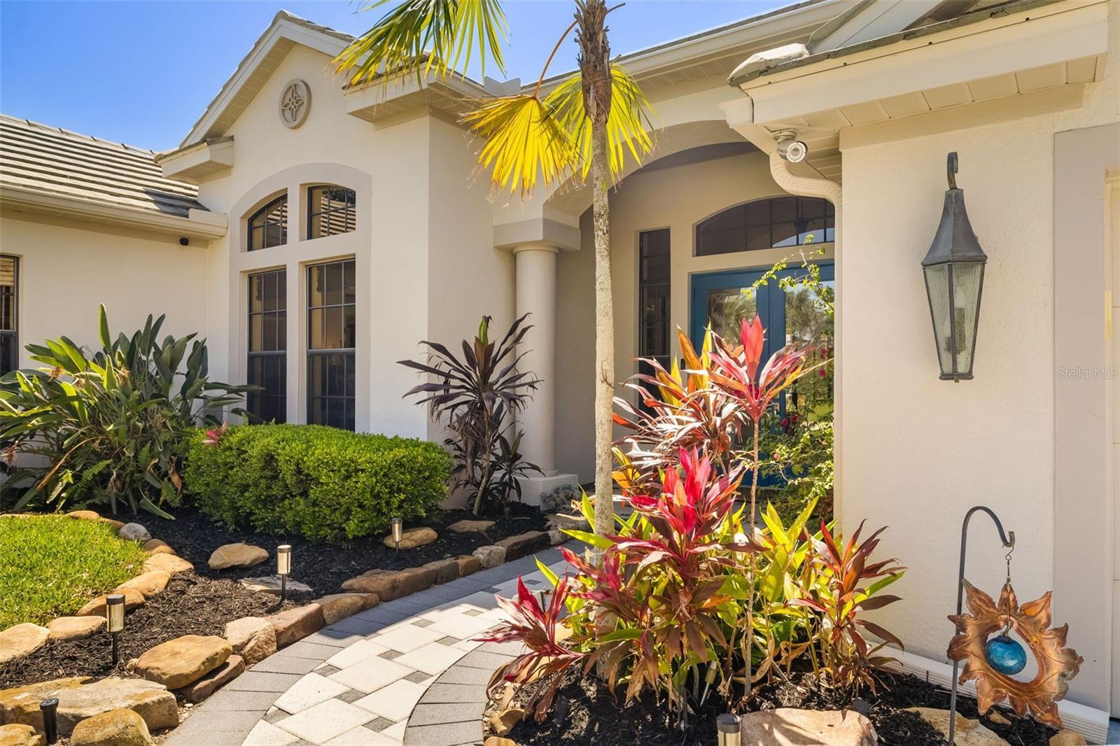 Property Photo: 356 Blackbird Court FL 34212
