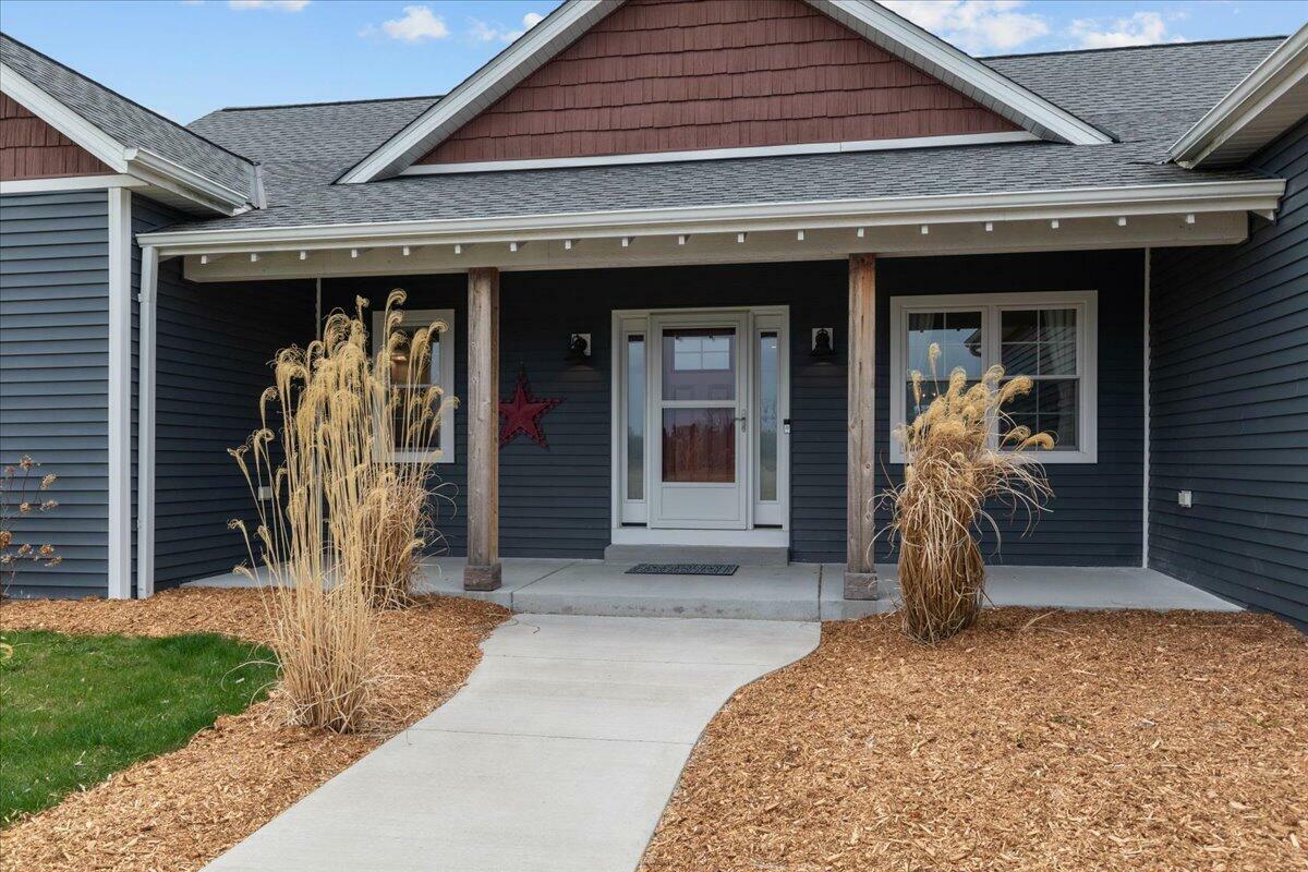 Property Photo: 14018 N Davis Rd WI 53097