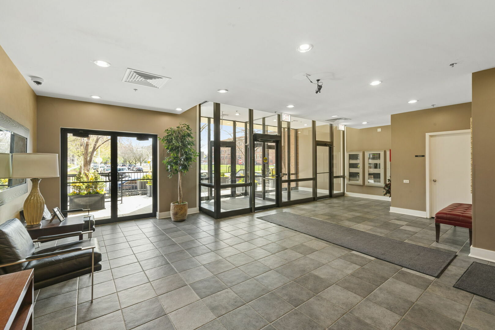 Property Photo: 1000 E 53rd Street 510 IL 60615
