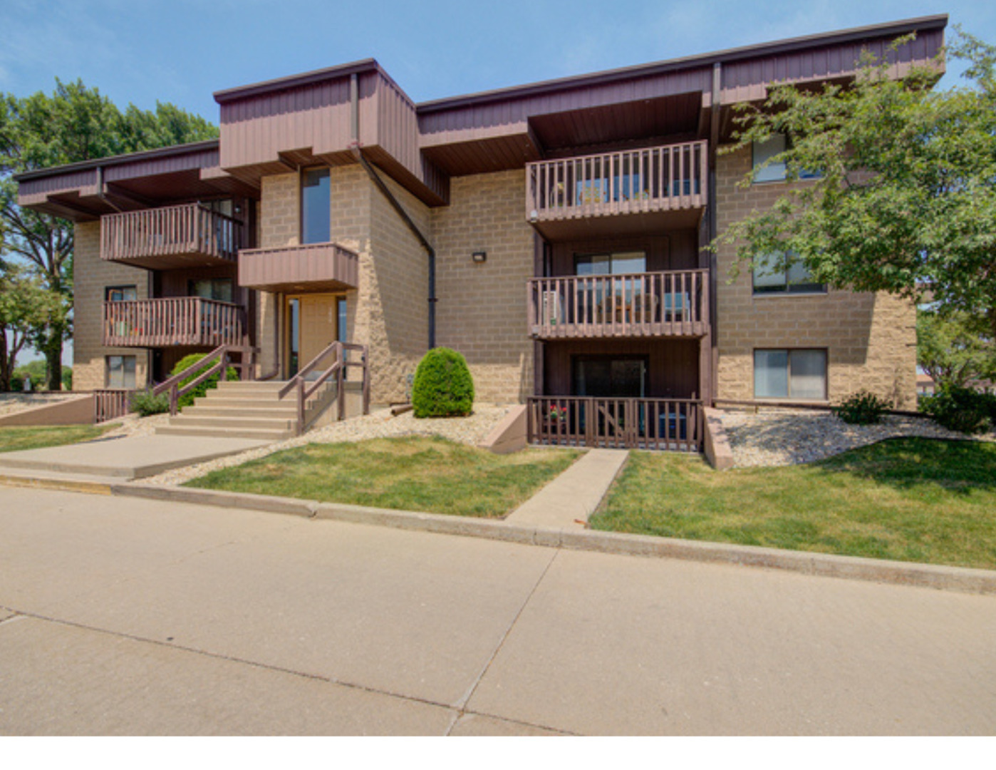 Property Photo: 1472 N Rock Run Drive 1C IL 60403