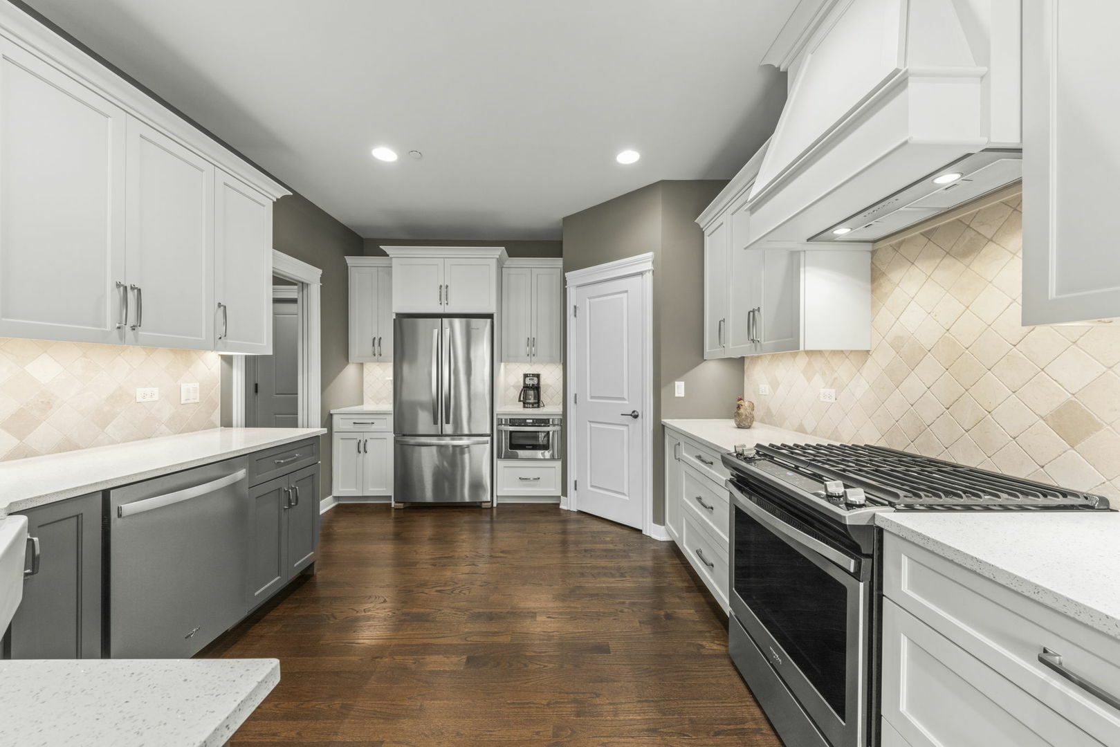 Property Photo: 633 Bourbon Court IL 60565