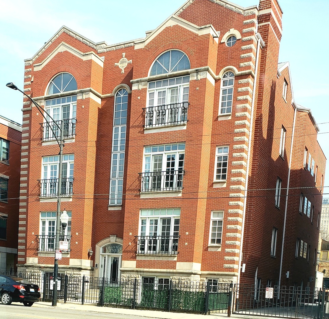 Property Photo: 2533 N Halsted Street 3S IL 60614