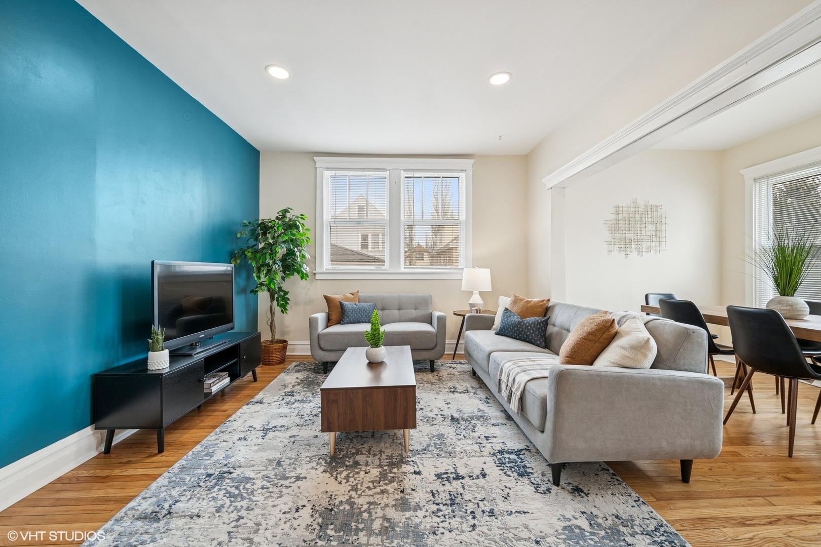 Property Photo: 2542 N Long Avenue IL 60639
