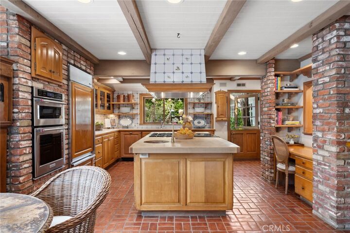 Property Photo:  133 Via Venezia  CA 92663 