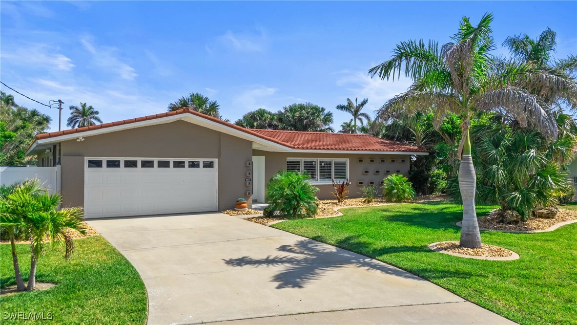 Property Photo: 1017 Dolphin Drive FL 33904