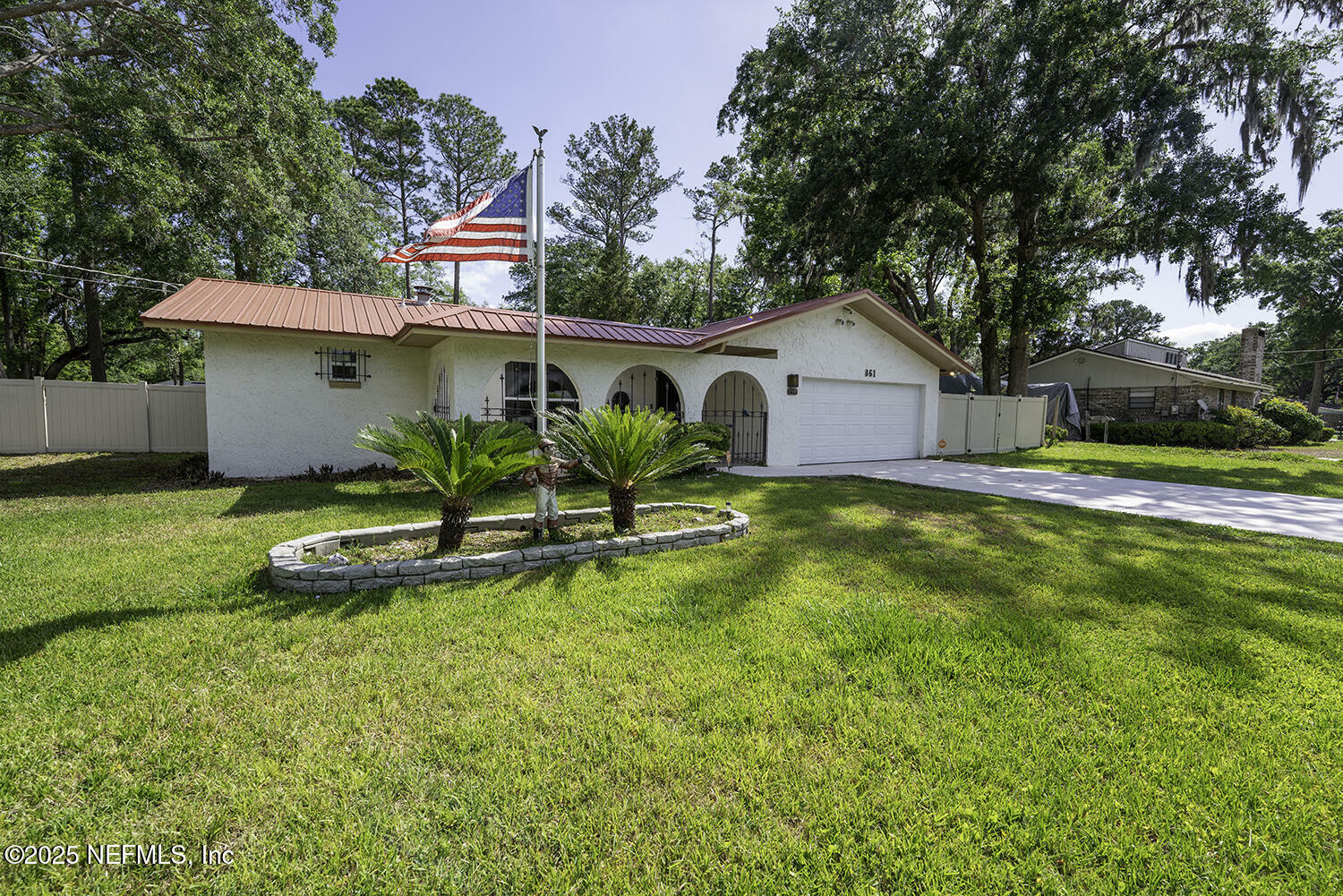 Property Photo:  861 Hibernia Forest Drive  FL 32003 