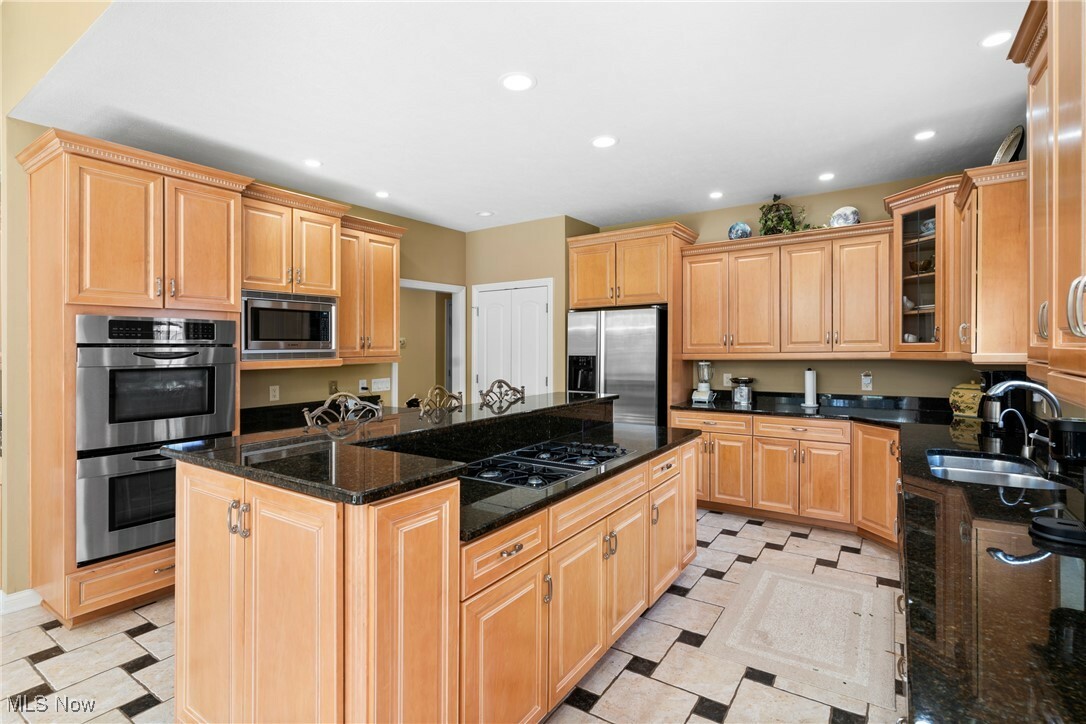 Property Photo: 420 Wakefield Run Boulevard OH 44233
