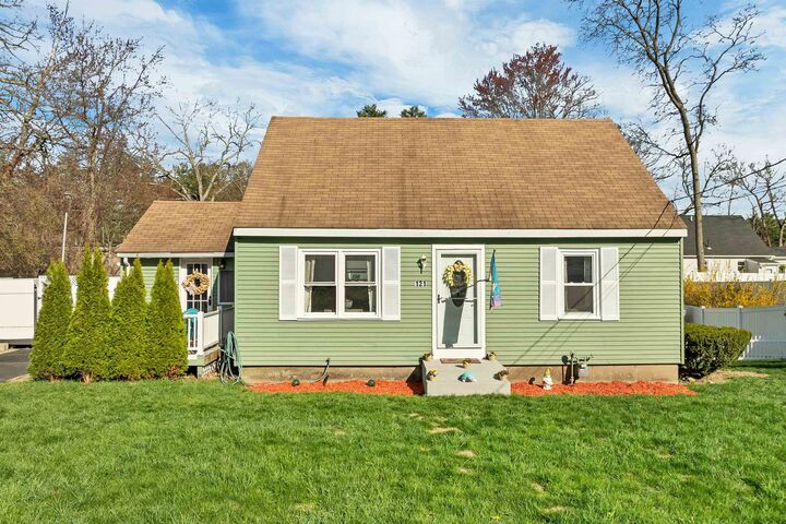 Property Photo:  121 Westwood Drive  NH 03062 