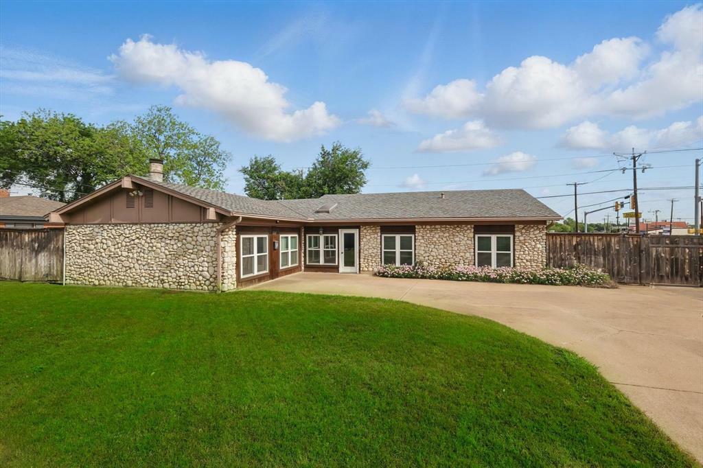 Property Photo: 2000 Cliff Park TX 76134