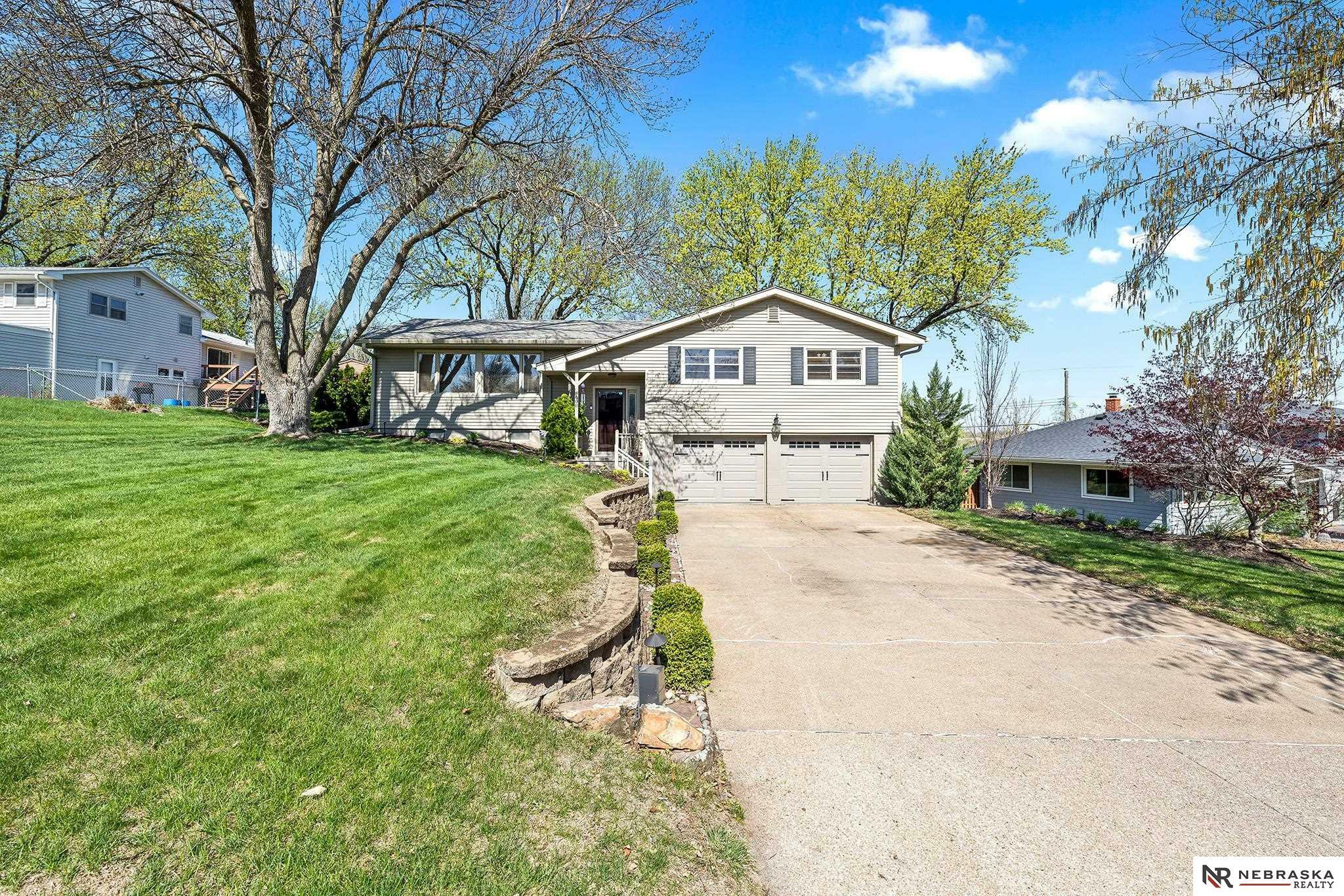 Property Photo: 4608 N View Drive NE 68134