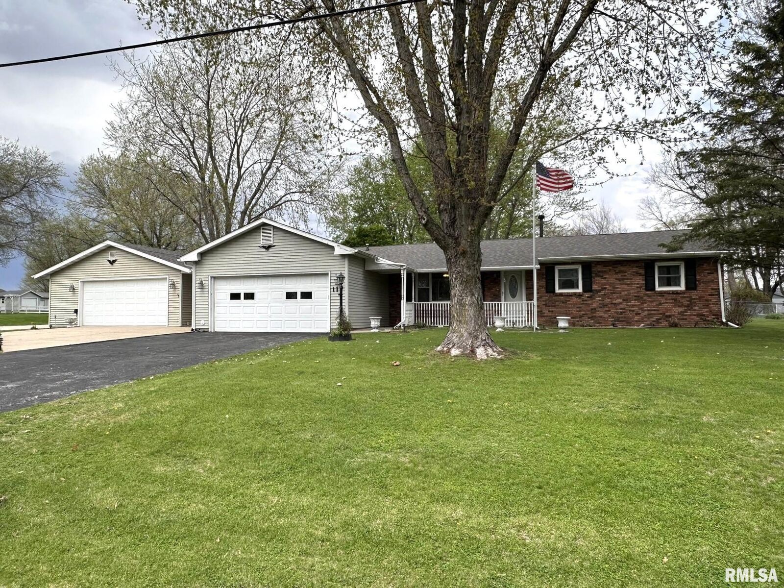 Property Photo:  117 Illinois Avenue  IL 61430 