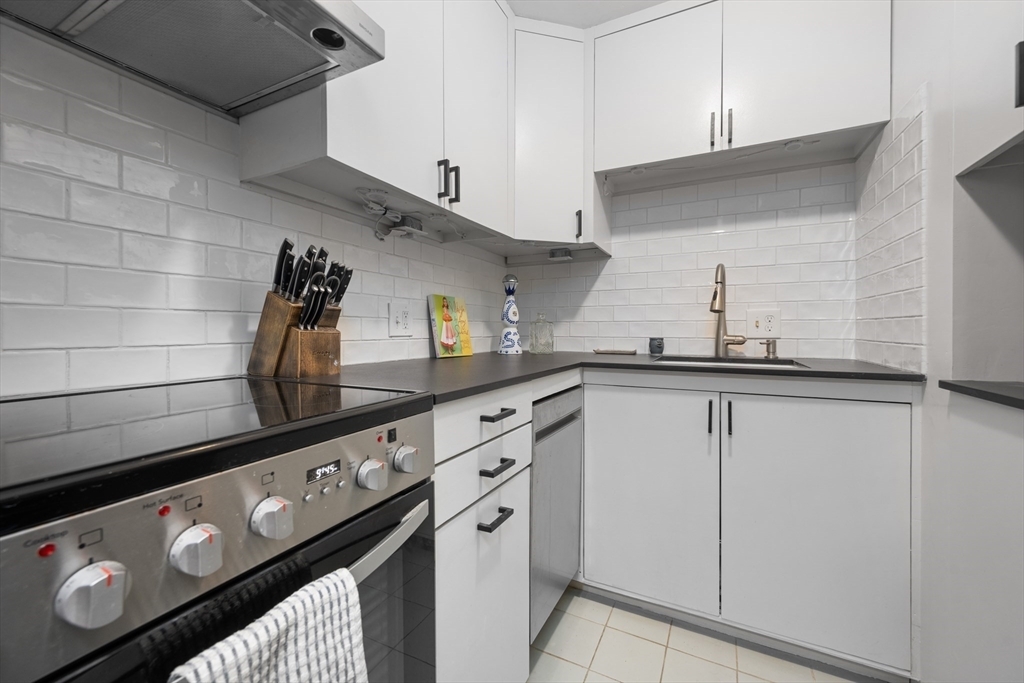 Property Photo:  165 Winnisimmet St 2C  MA 02150 