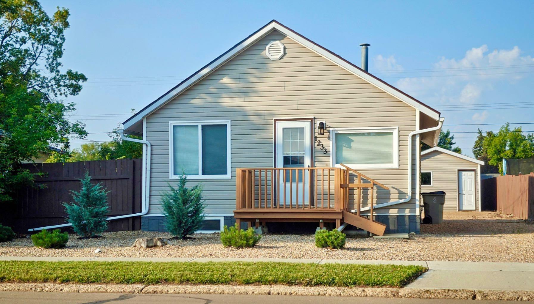 Property Photo: 1233 6 Avenue AB T9W 1G2