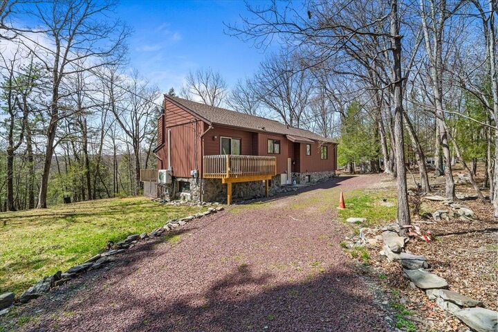 Property Photo: 619 Clubhouse Drive PA 18302