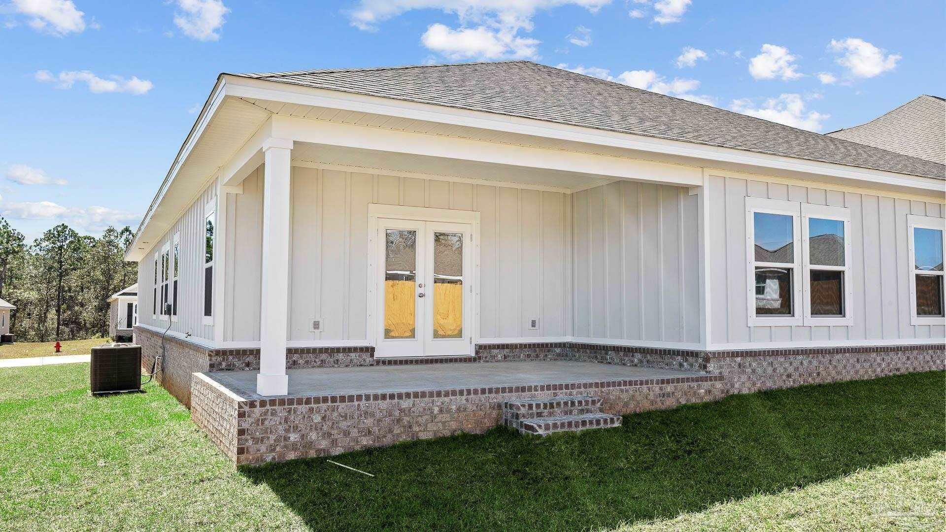 Property Photo: 3116 Silver Maple Dr FL 32533