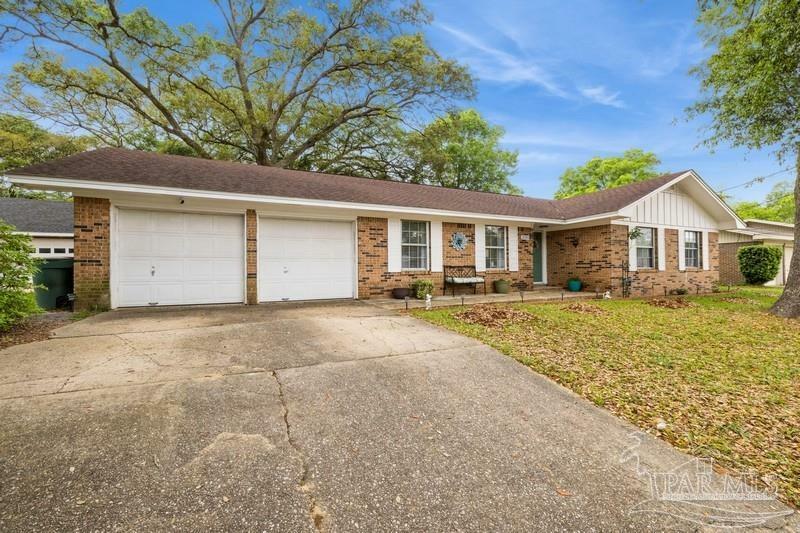 Property Photo: 3105 Bent Oak Rd FL 32526