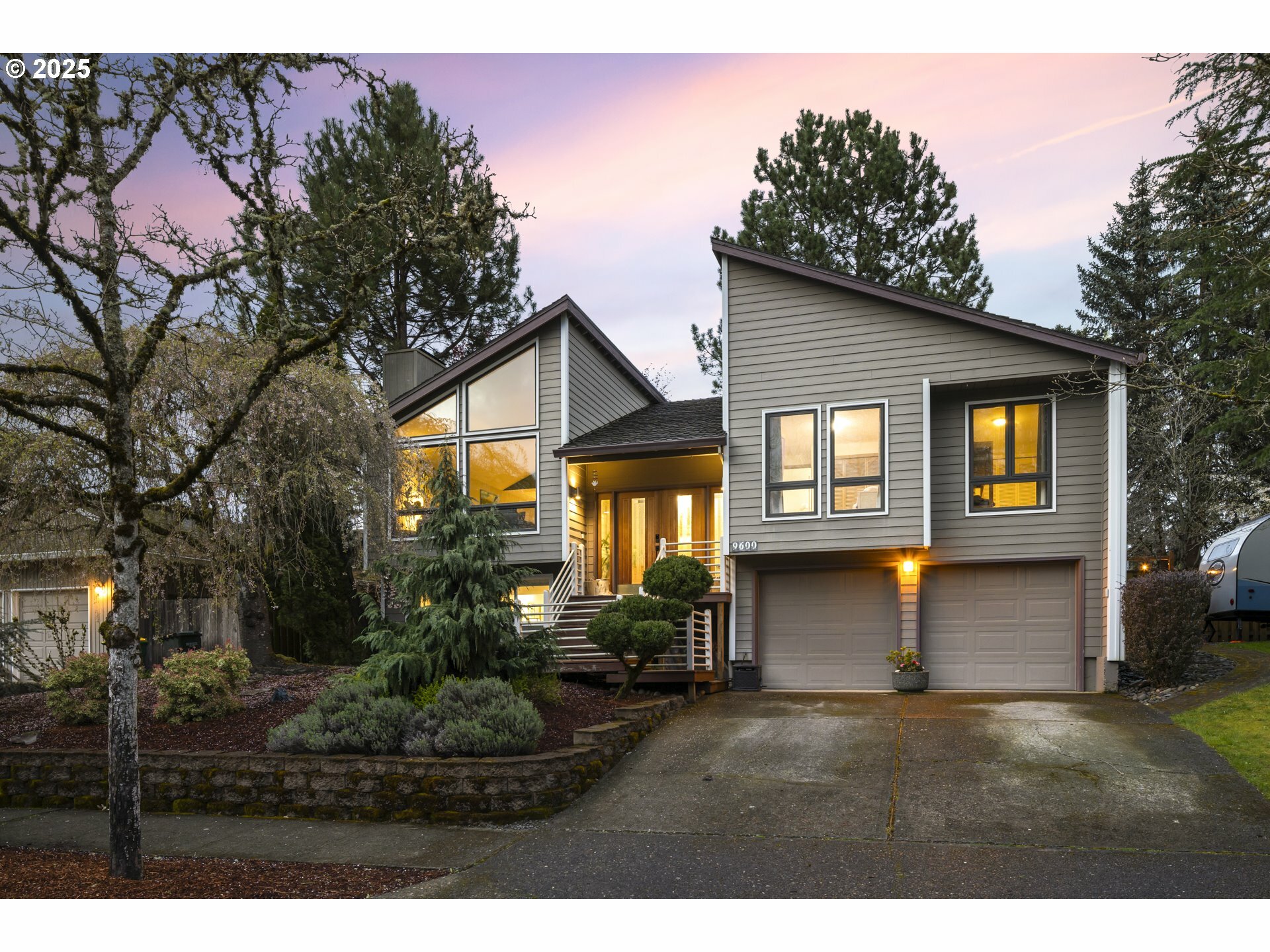 Property Photo: 9600 SW New Forest Dr OR 97008