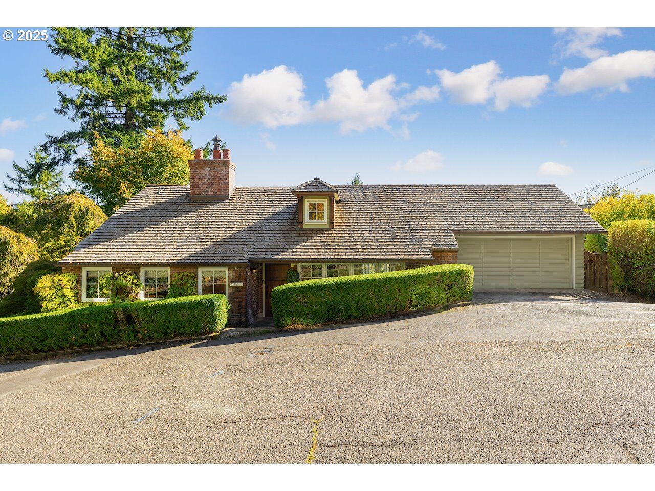 Property Photo: 2850 NW Verde Vista Ter OR 97210