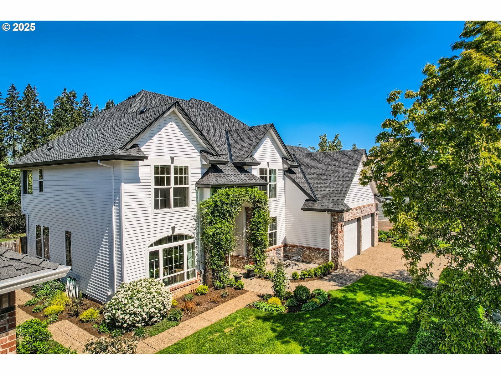 Property Photo: 16775 NW Sandelie Ct OR 97006